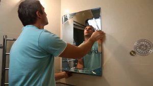 Установка зеркала в ванной в Чите
