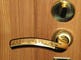 Замена дверной ручки входной двери в Чите