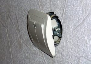 Замена выключателя света в квартире в Чите