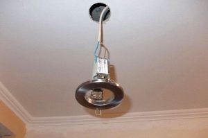 Установка потолочного светильника в Чите